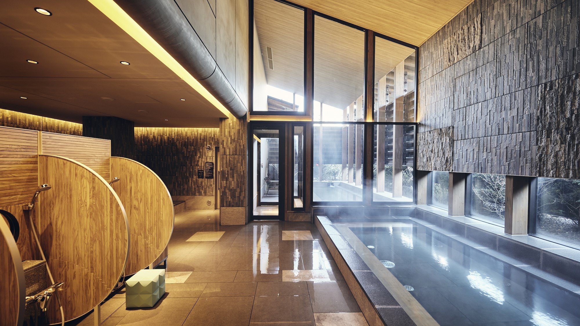 ♨ Large Public Bath