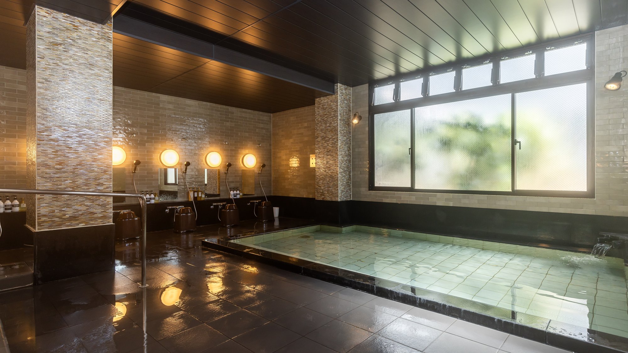 ♨ Large Public Bath