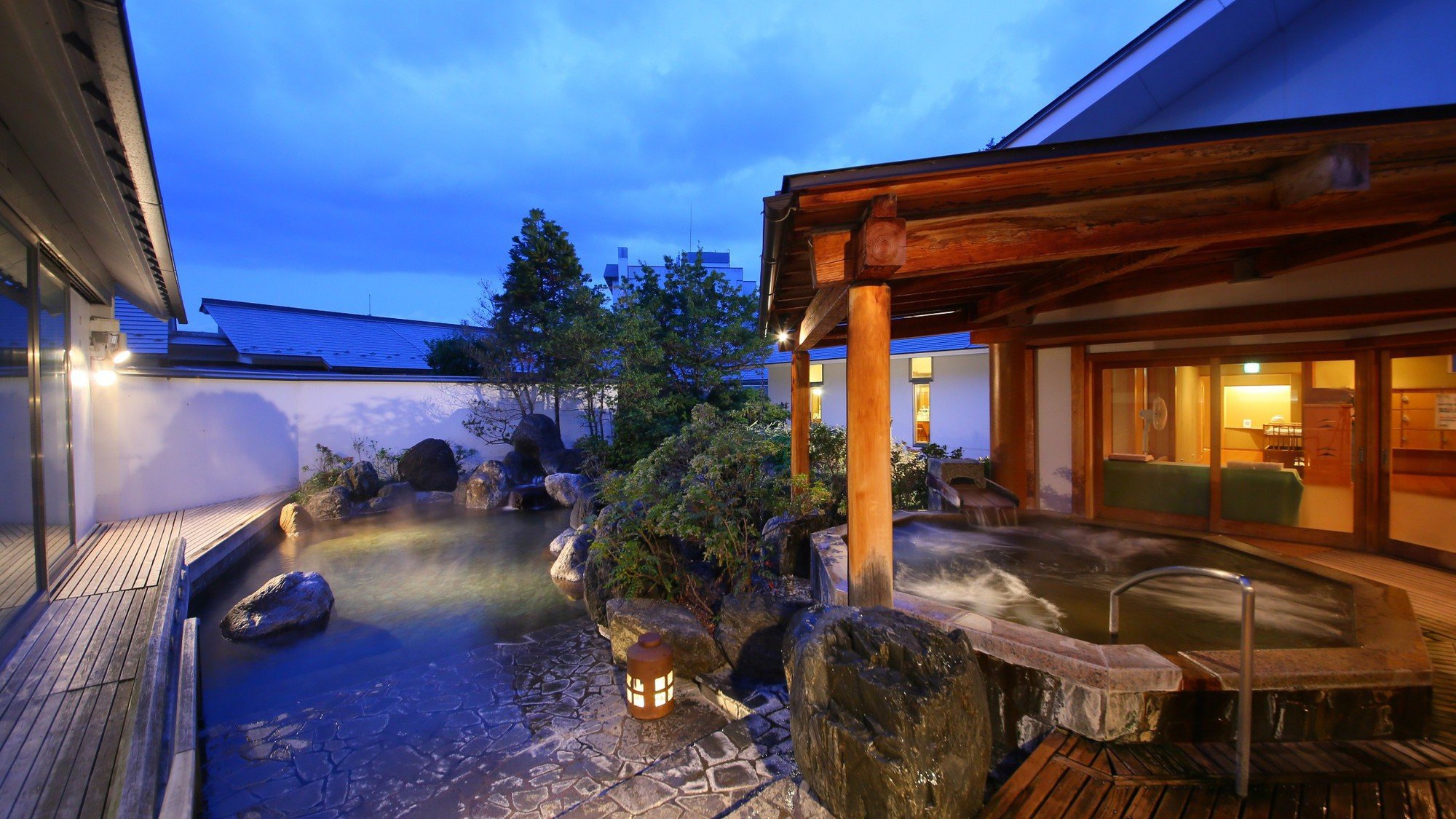 ♨ Large Public Bath